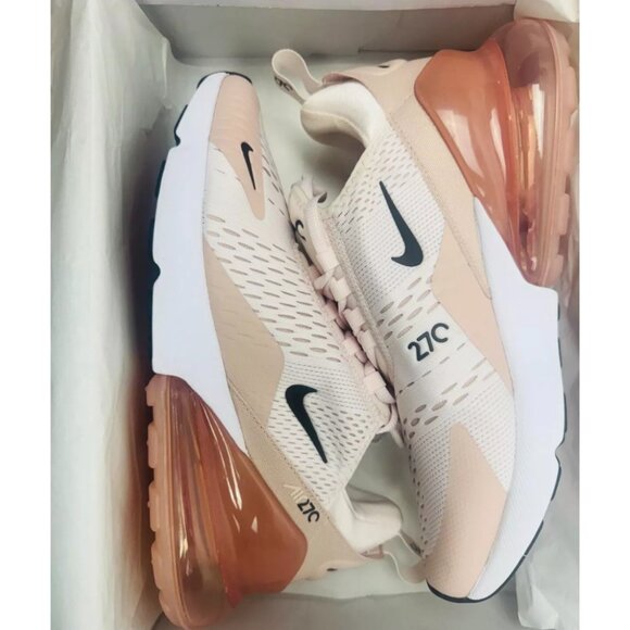 NWT Women Nike Air Max 270 Shoes
